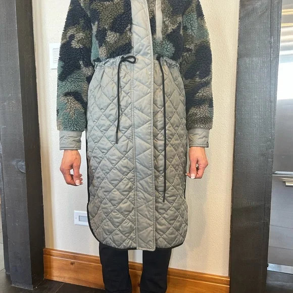 RARE! Everlane The Teddy Coat in Camo! Awesome Condition! XXS - Picture 3 of 4